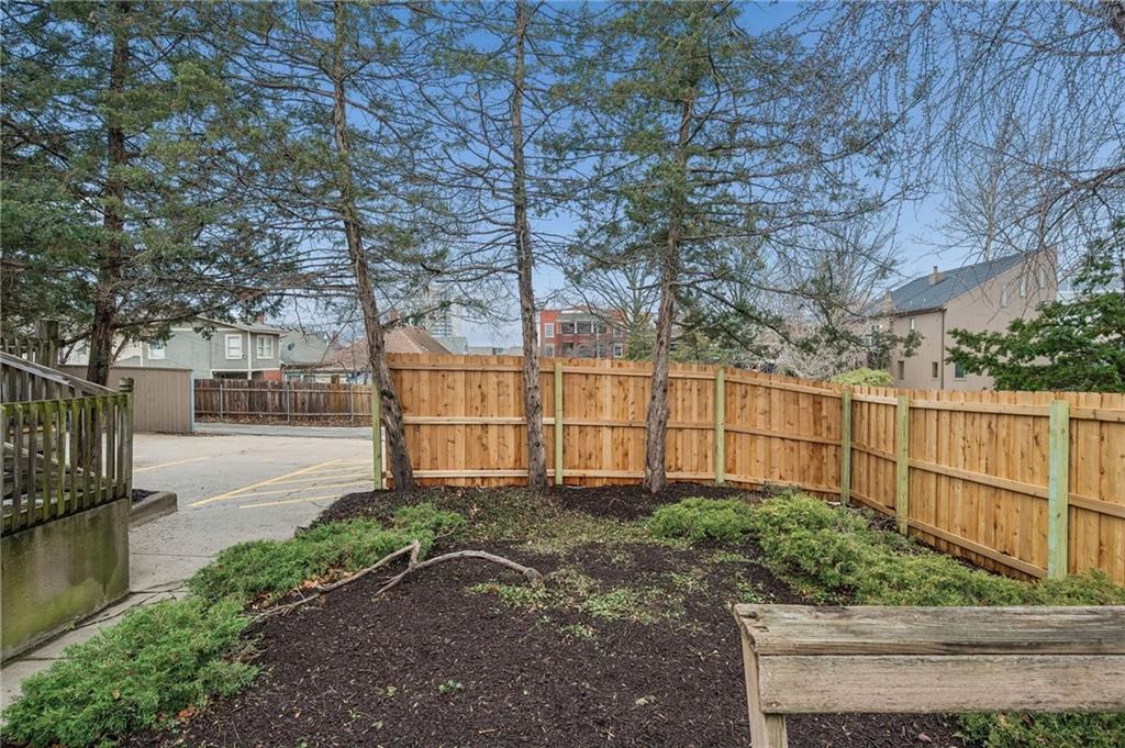2516 Charlotte St, Kansas City, MO 64108