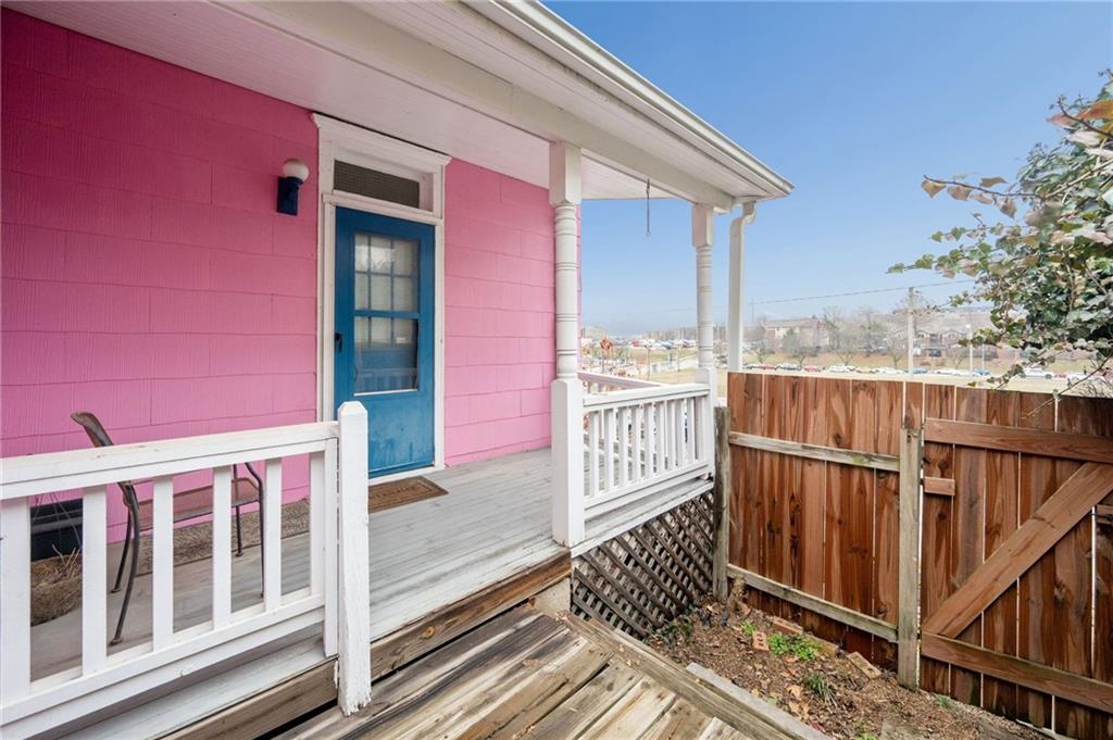 2518 Charlotte St, Kansas City, MO 64108