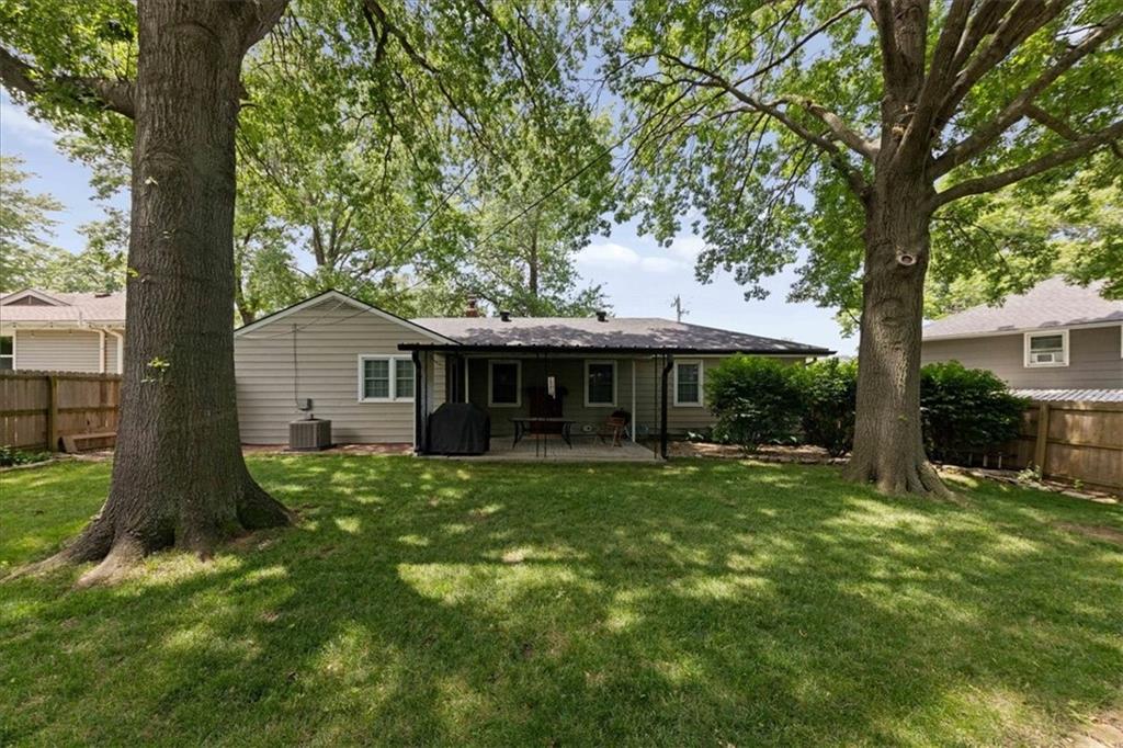 5433 Foster St, Overland Park, KS 66202