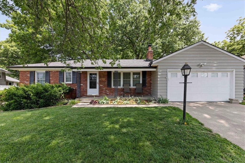 5433 Foster St, Overland Park, KS 66202