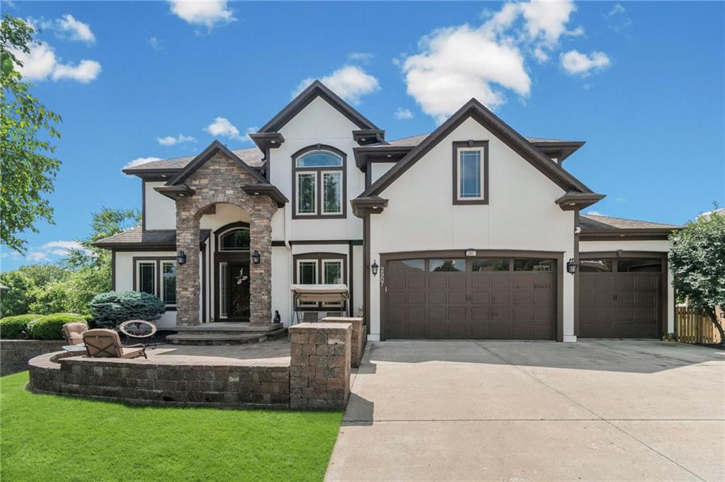 2907 NE Viewpark Pl, Lee's Summit, MO 64086
