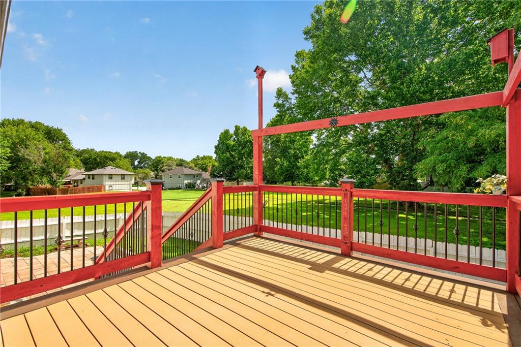 719 S 6th St, Edwardsville, KS 66111