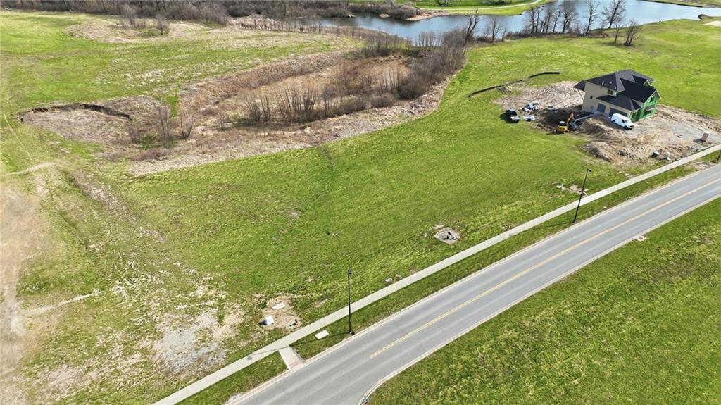 2118 NE Shoal Creek Pw, Kansas City, MO 64155