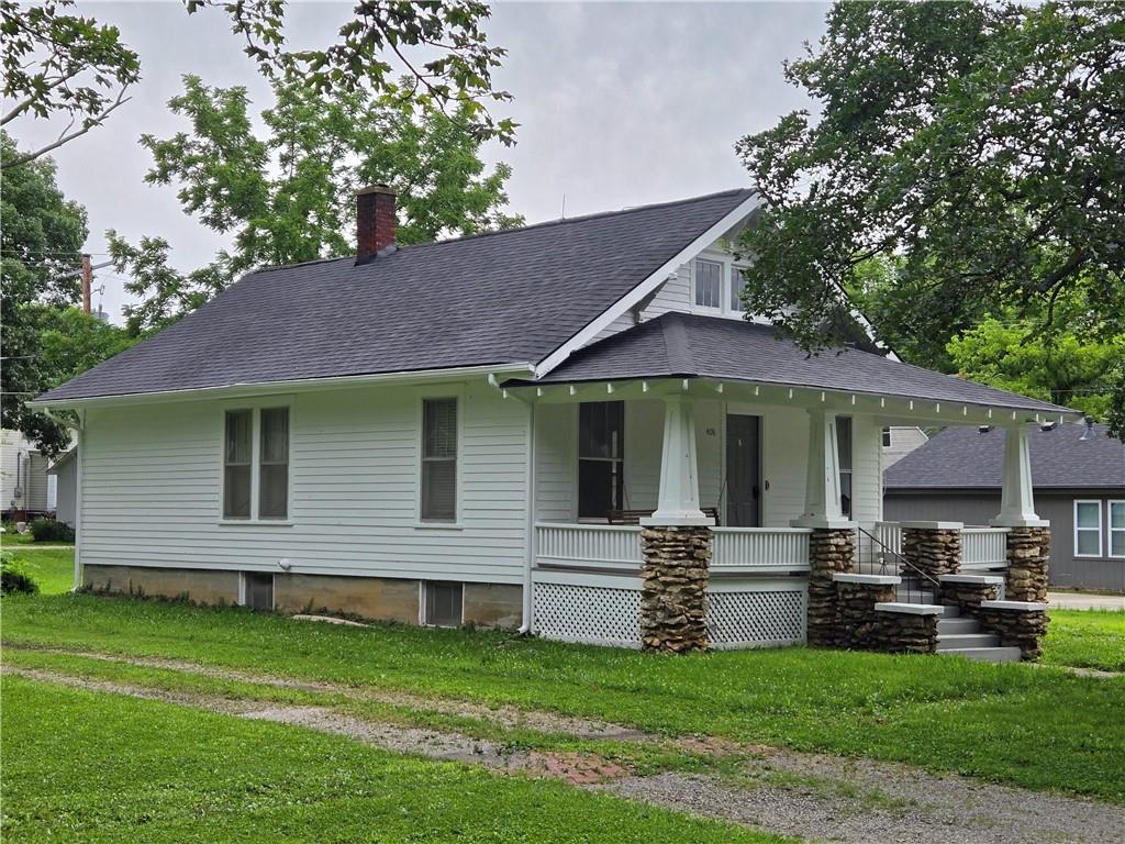 408 E Miami St, Paola, KS 66071