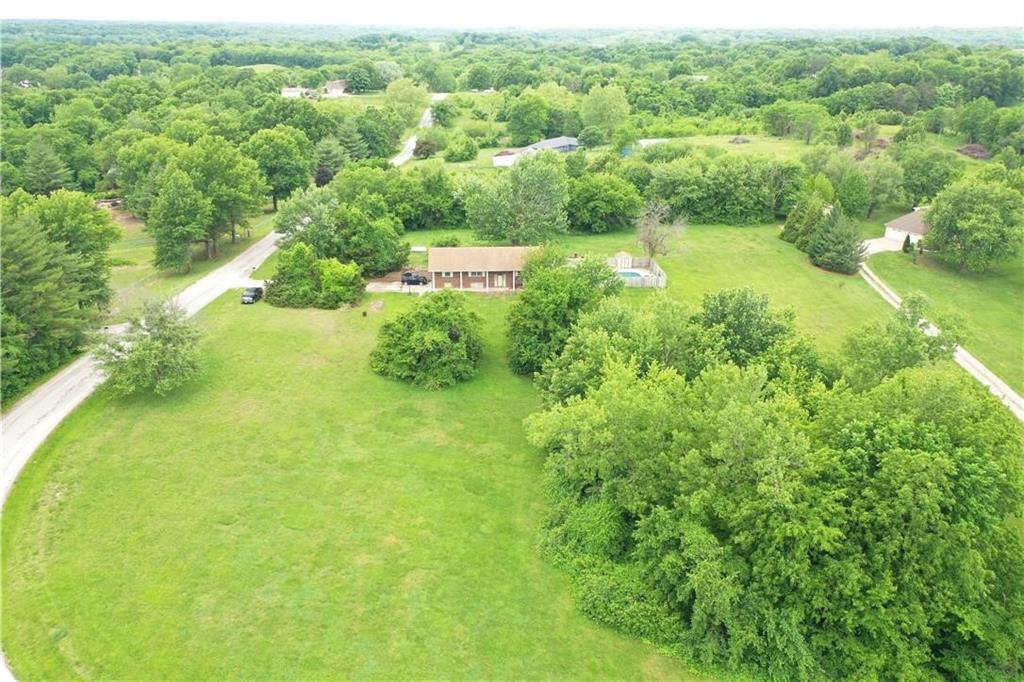 16008 NE 176th St, Holt, MO 64048