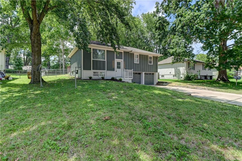 110 Erin St, Buckner, MO 64016