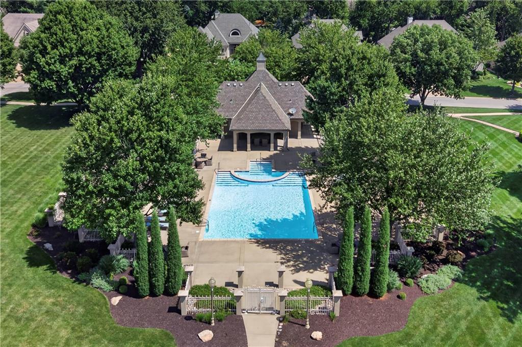 5248 W 115th Ter, Leawood, KS 66211