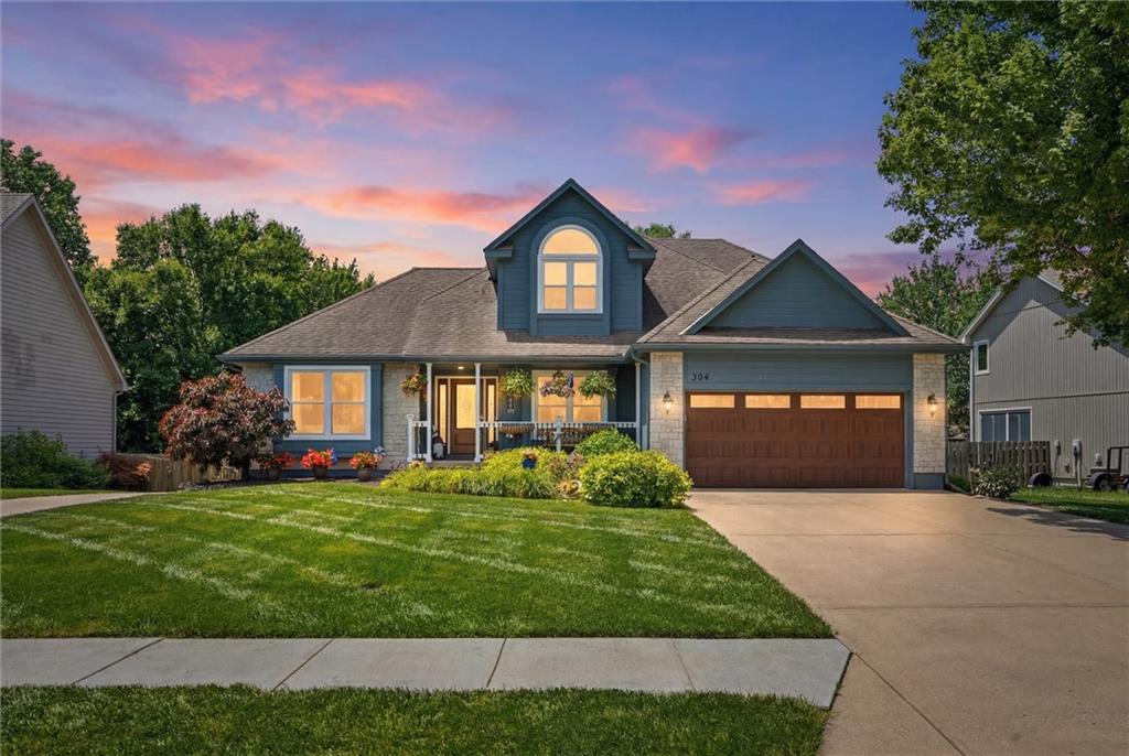 204 N Walker Dr, Raymore, MO 64083