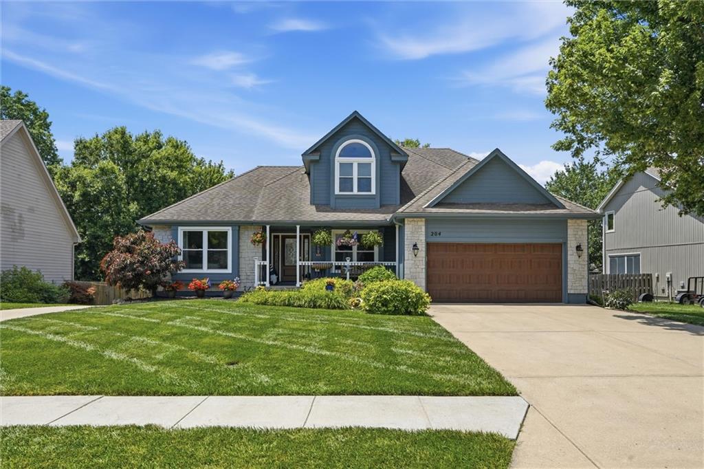 204 N Walker Dr, Raymore, MO 64083