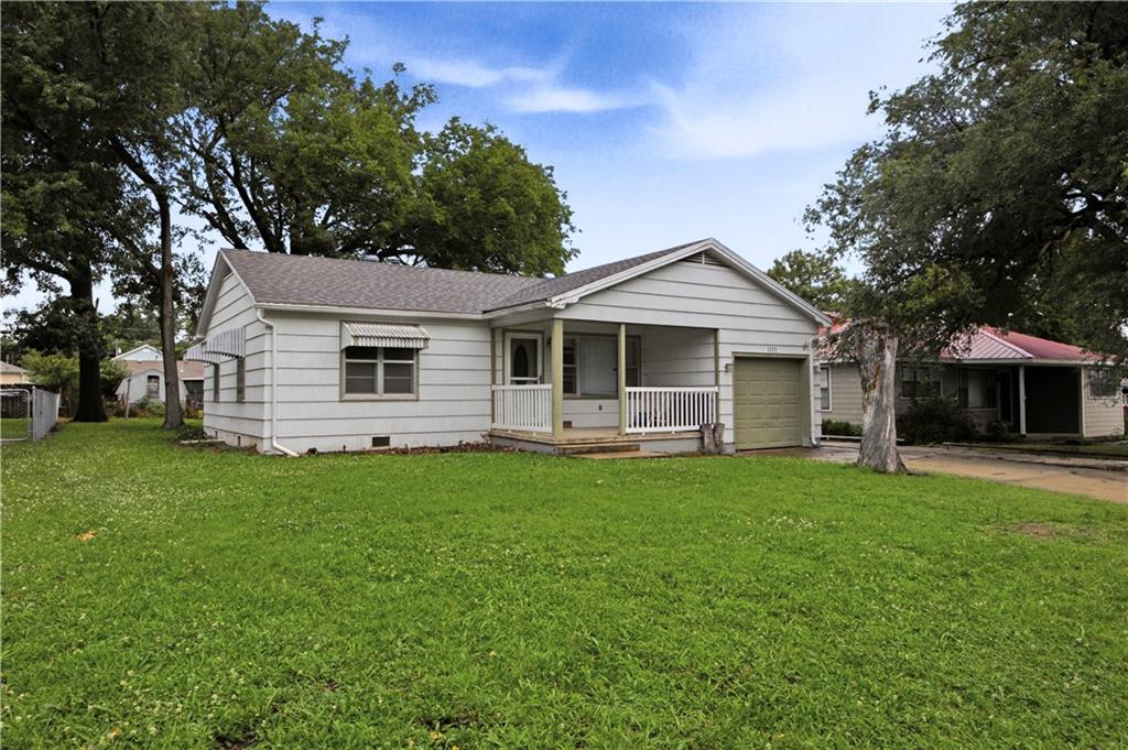 1223 N 4th St, Neodesha, KS 66757