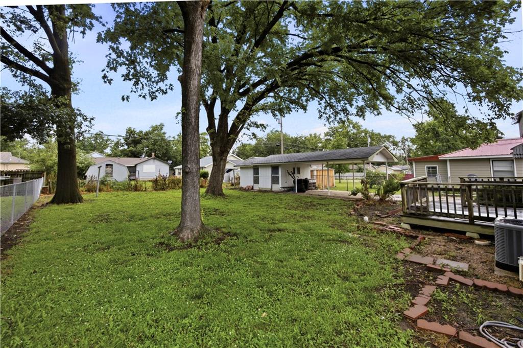 1223 N 4th St, Neodesha, KS 66757