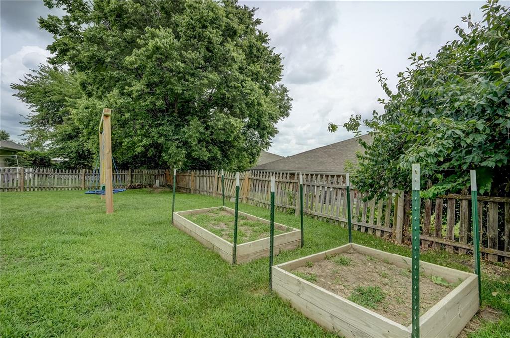 1011 Fox Run Dr, Warrensburg, MO 64093