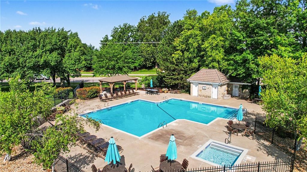 11919 W 139th Ter, Overland Park, KS 66221