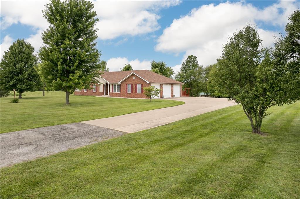 7720 SE Delwood Dr, St Joseph, MO 64507