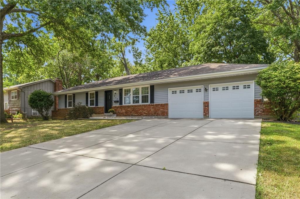 717 N Curtis St, Olathe, KS 66061