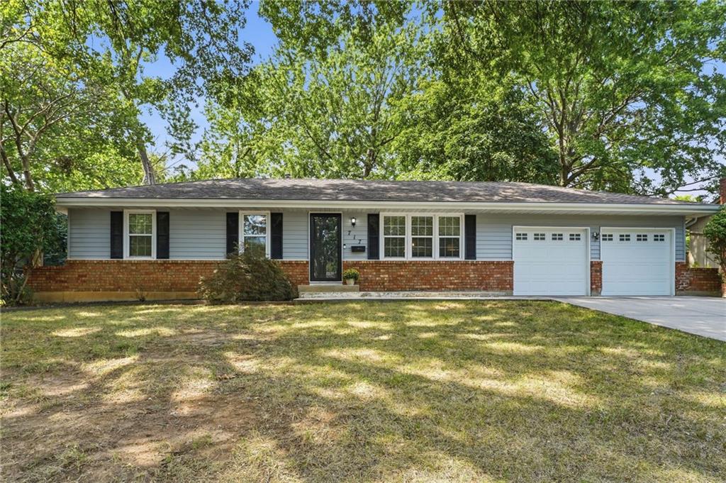 717 N Curtis St, Olathe, KS 66061