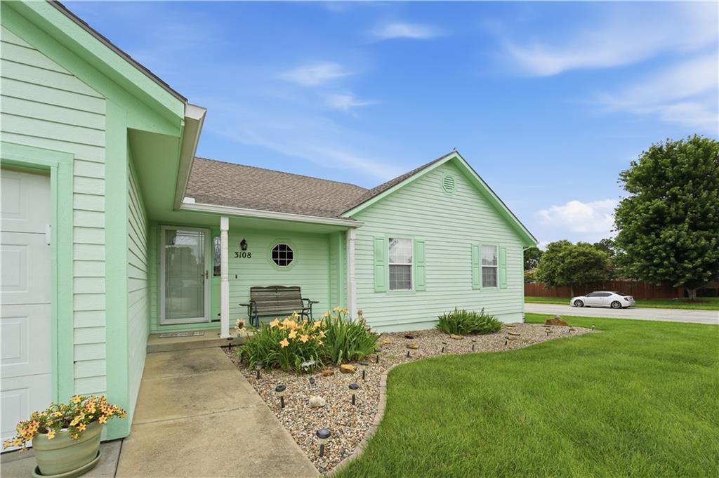 3108 Whistle Rd, Harrisonville, MO 64701