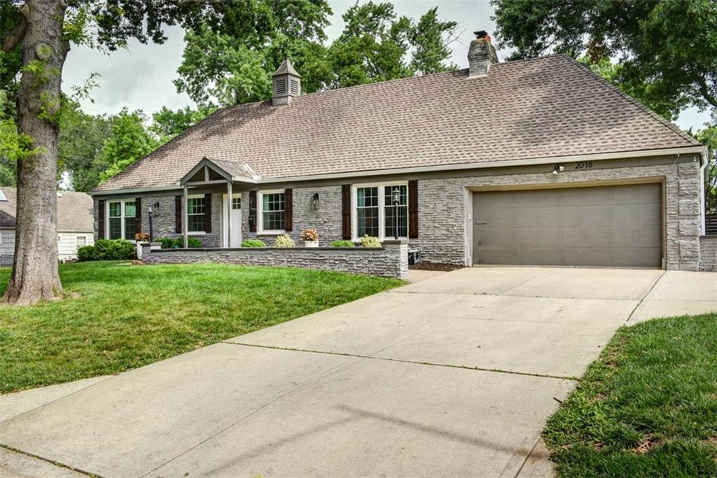 2016 W 83rd Ter, Leawood, KS 66206