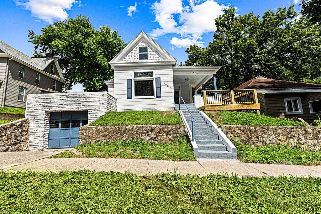 1407 N 2nd St, St Joseph, MO 64505