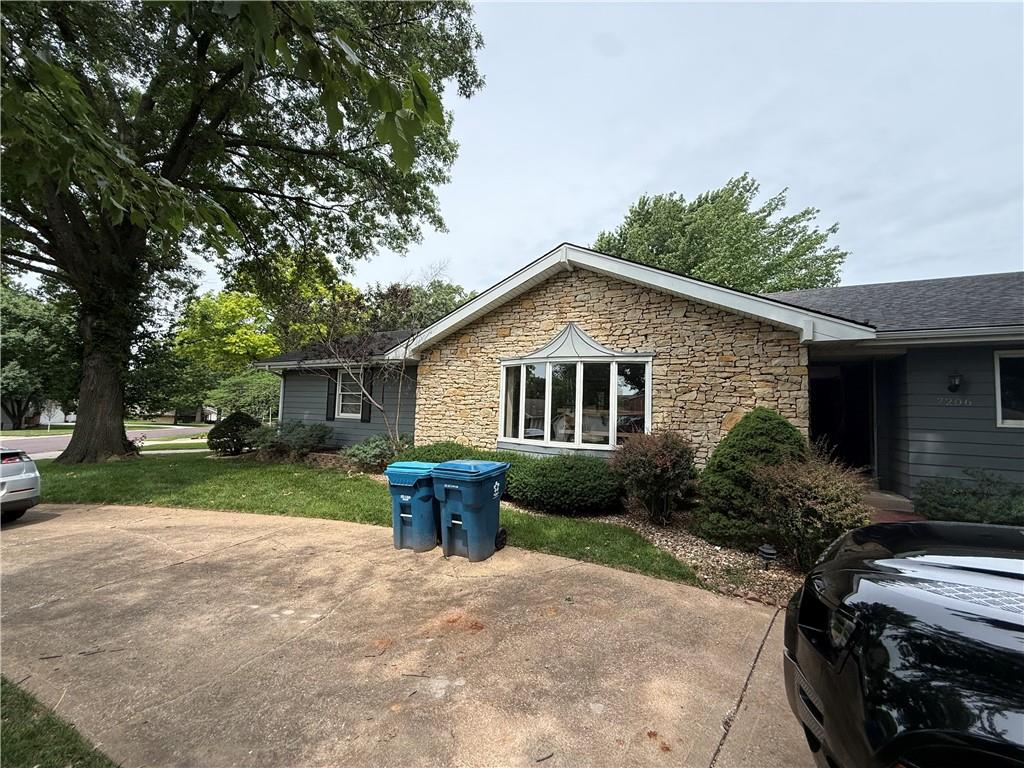 7206 W 101st Ter, Overland Park, KS 66212