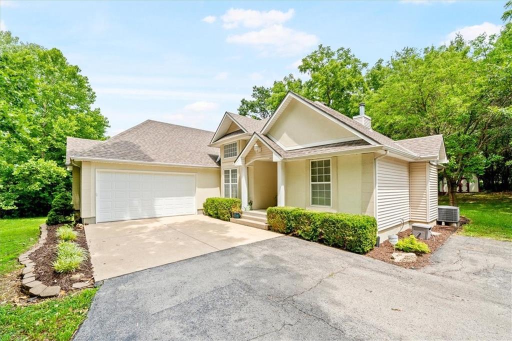 7411 S Arnett Rd, Grain Valley, MO 64029
