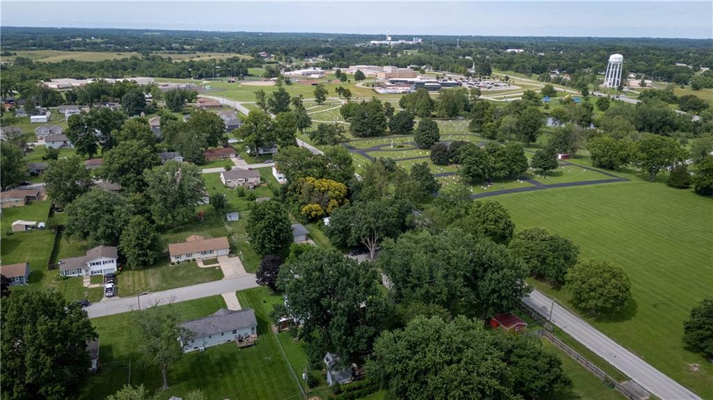 101 Crest Dr, Excelsior Springs, MO 64024
