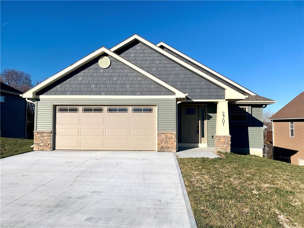 2701 Meadow Rg, St Joseph, MO 64504