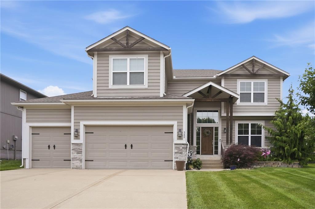 342 SE Highland Park Dr, Lee's Summit, MO 64063