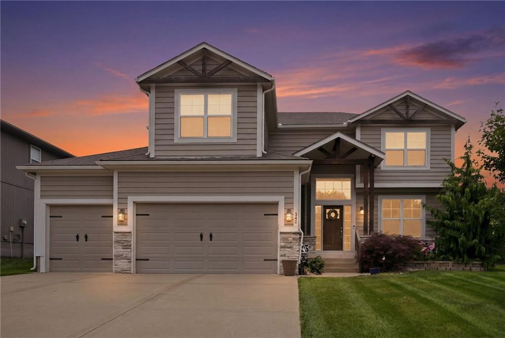 342 SE Highland Park Dr, Lee's Summit, MO 64063