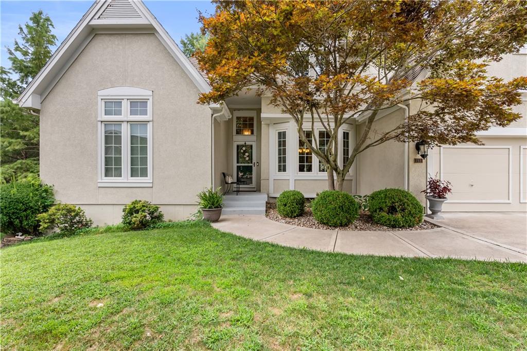 713 NE Plumbrook Pl, Lee's Summit, MO 64064