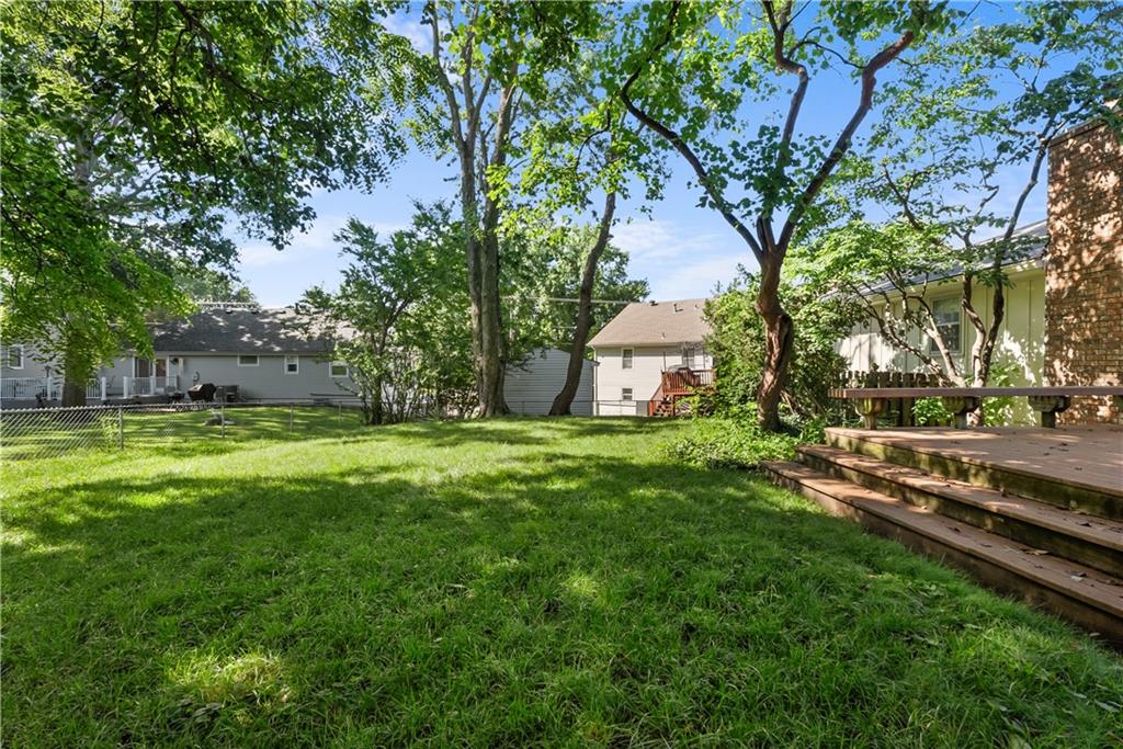 1312 SW Sunrise Dr, Blue Springs, MO 64015