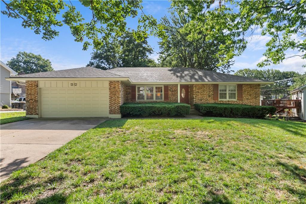 1312 SW Sunrise Dr, Blue Springs, MO 64015
