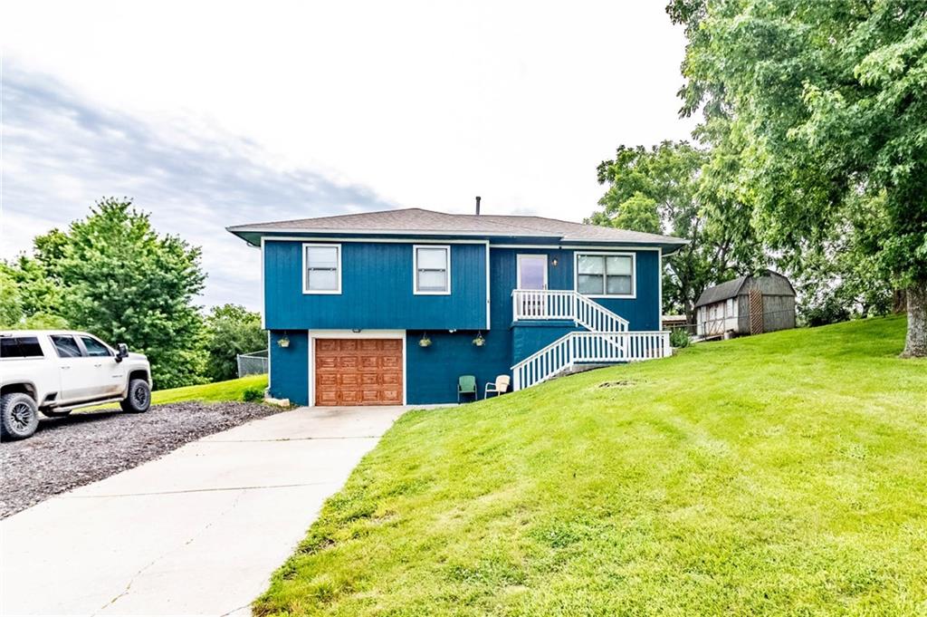 81 SW 101 Rd, Warrensburg, MO 64093