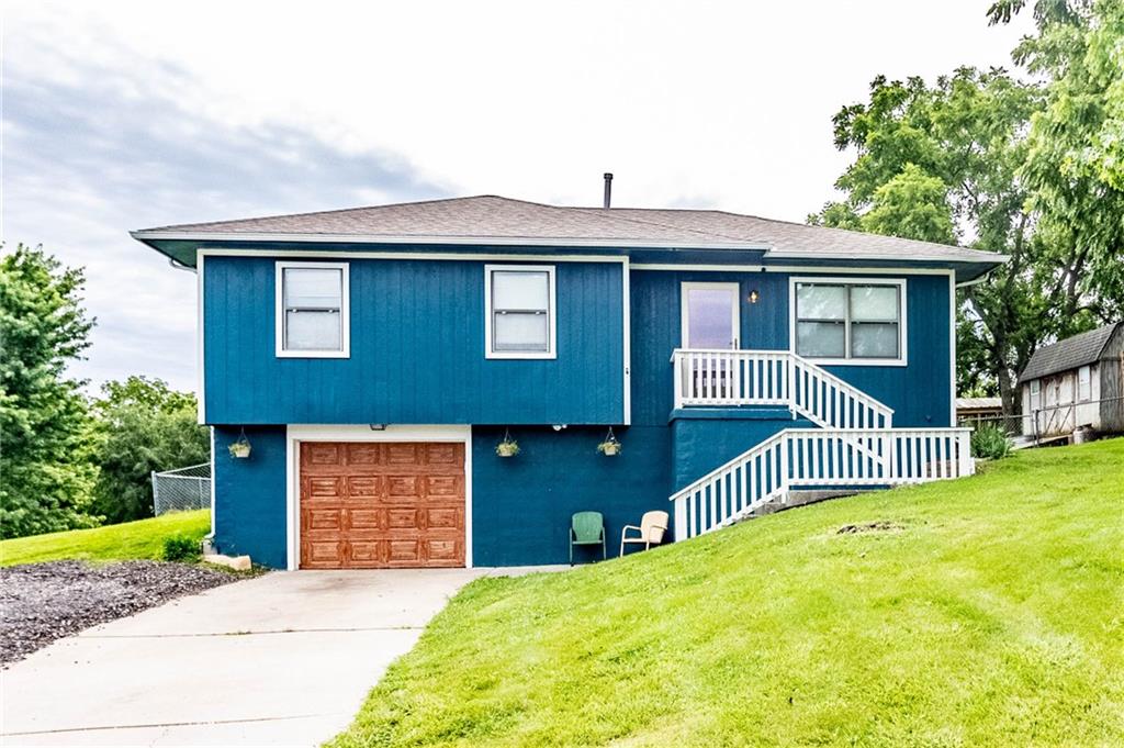 81 SW 101 Rd, Warrensburg, MO 64093