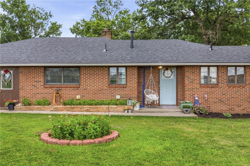 5 Sunset Ln, Paola, KS 66071