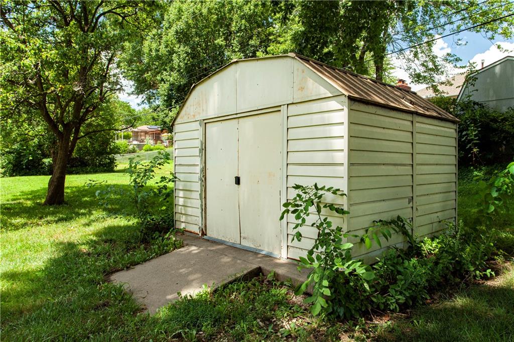 9806 E 77th St, Kansas City, MO 64138