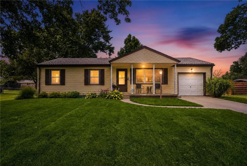 307 E College St, Odessa, MO 64076