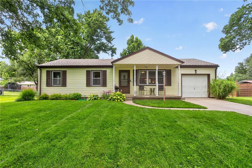 307 E College St, Odessa, MO 64076