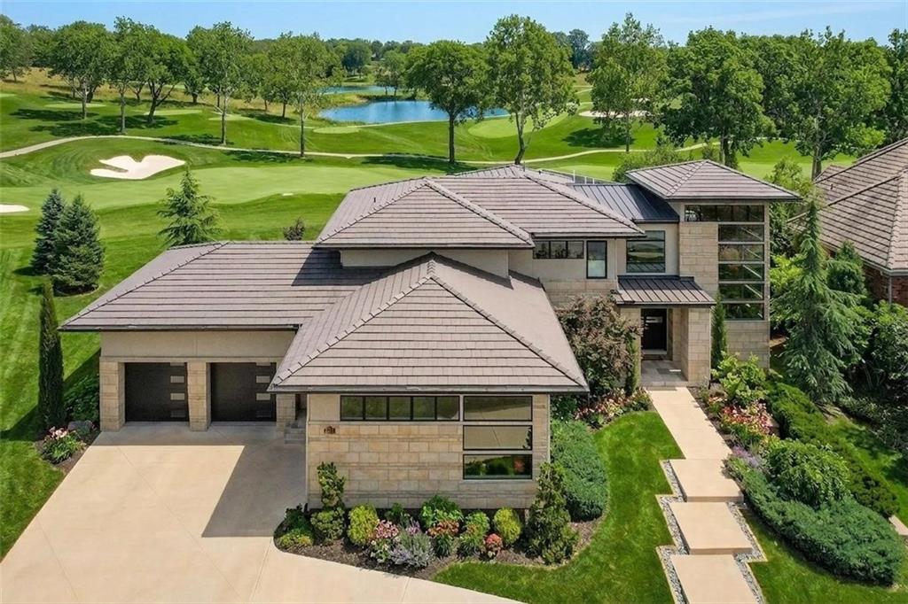 6537 Ridge Rd, Parkville, MO 64152