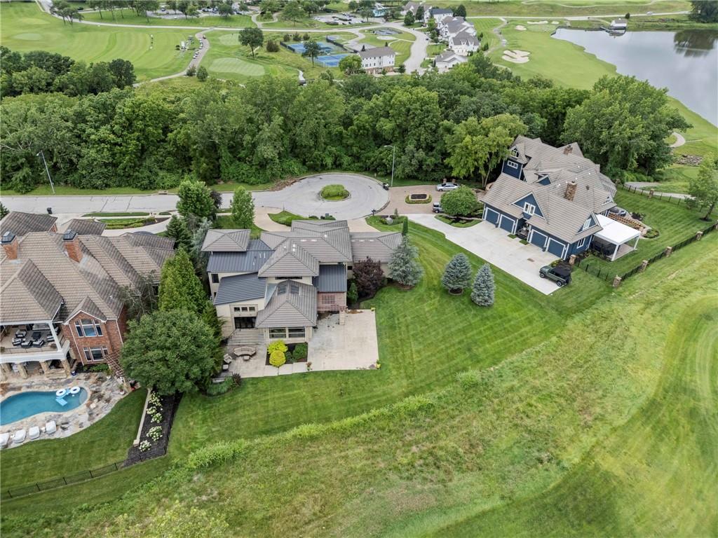6537 Ridge Rd, Parkville, MO 64152