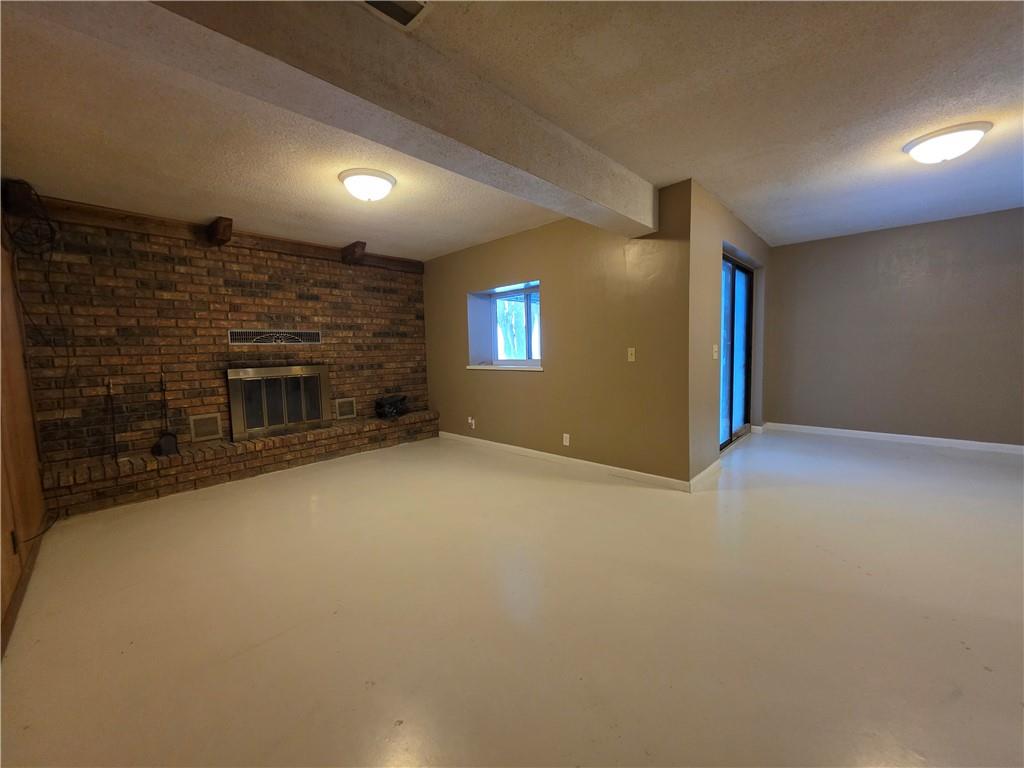 1818 Hilltop Dr, Country Club, MO 64505