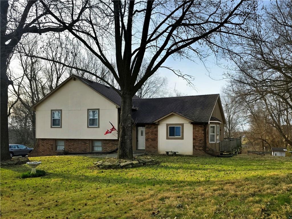 1818 Hilltop Dr, Country Club, MO 64505