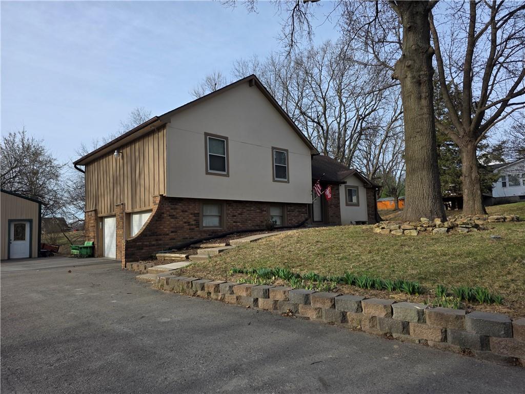 1818 Hilltop Dr, Country Club, MO 64505