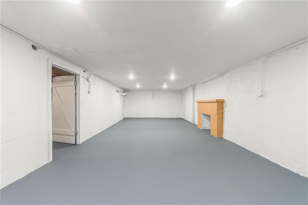 107 N Broadway St, Oak Grove, MO 64075