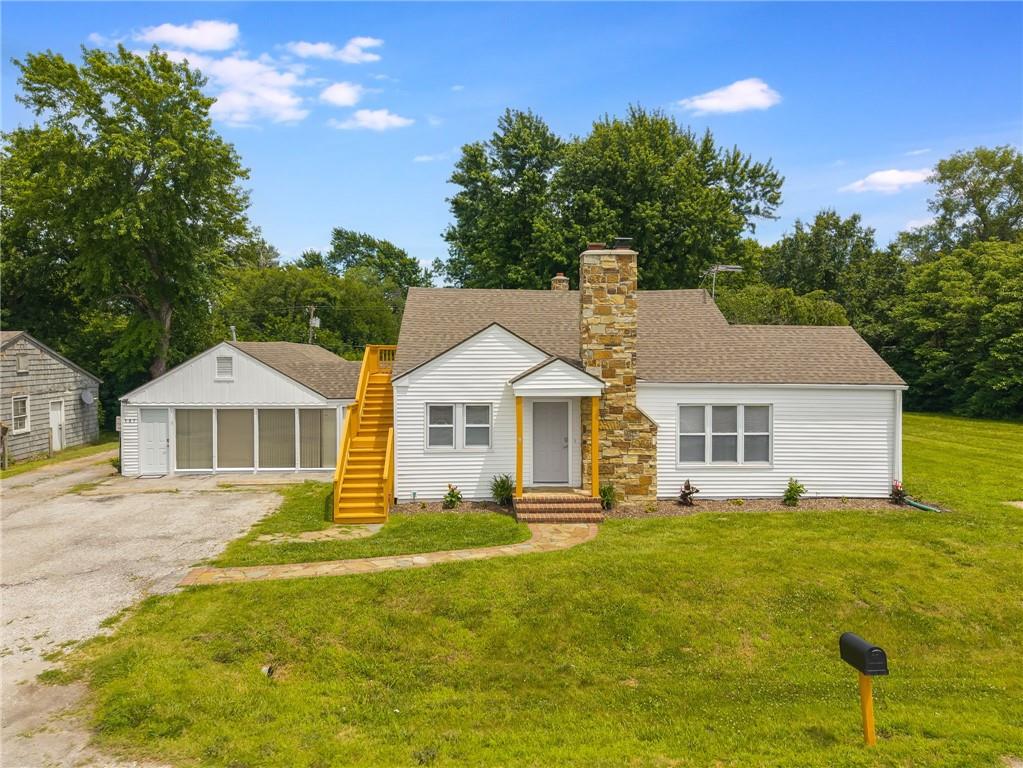 107 N Broadway St, Oak Grove, MO 64075