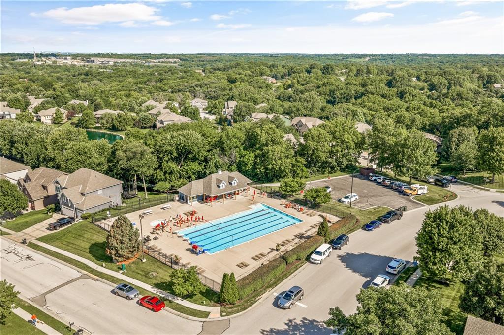 6498 NW Morrell Dr, Parkville, MO 64152