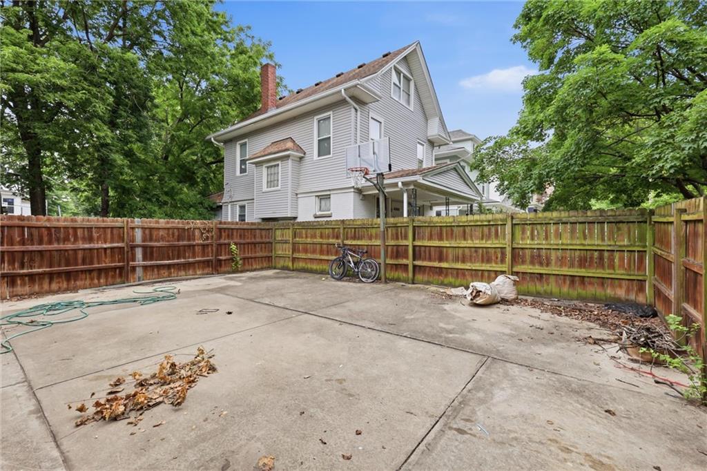 1321 W 40th St, Kansas City, MO 64111