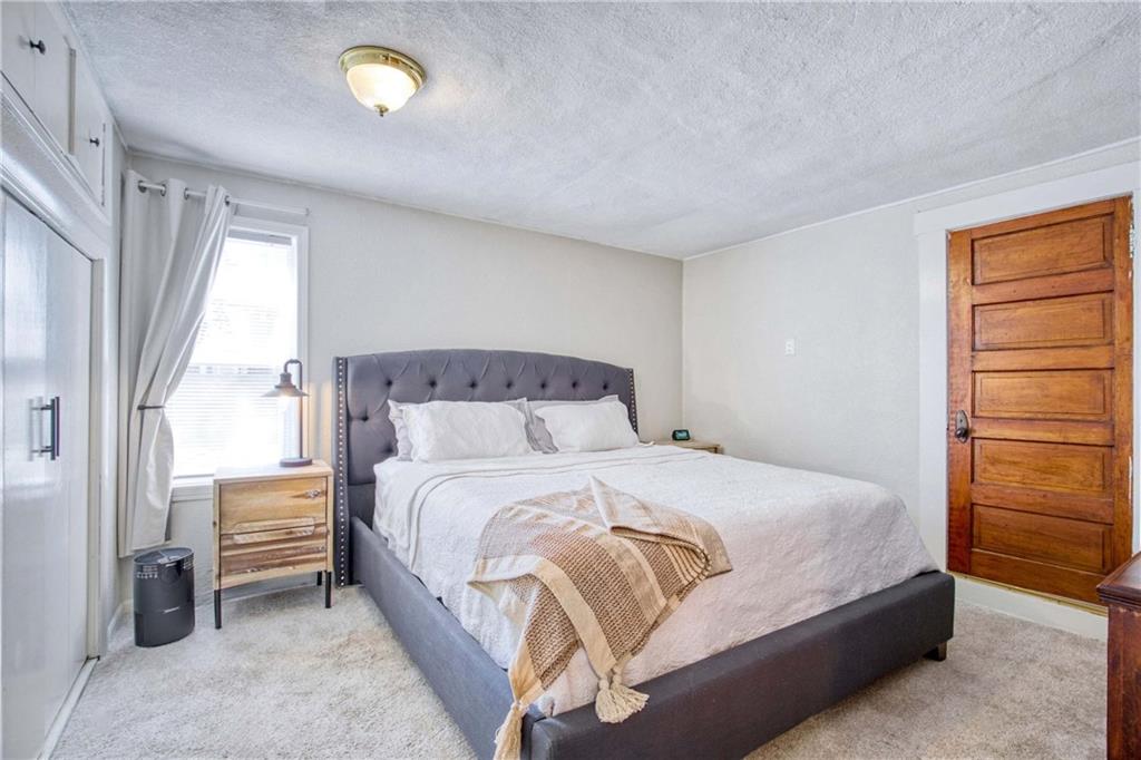 831 W 39th Ter, Kansas City, MO 64111
