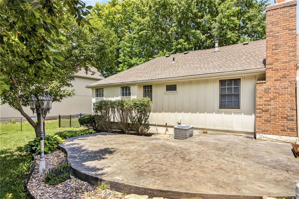 909 W 121st St, Kansas City, MO 64145