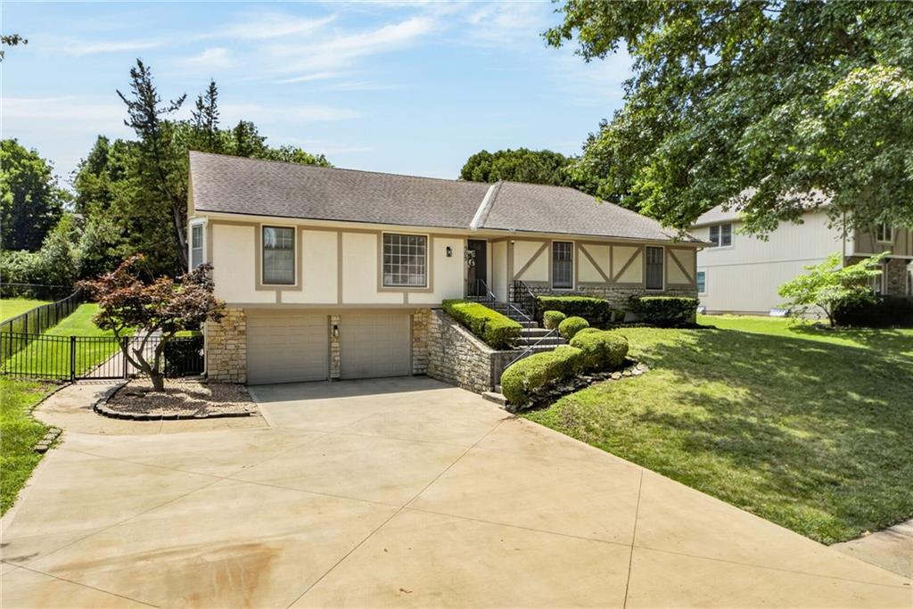 909 W 121st St, Kansas City, MO 64145
